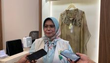 Ketua Umum Pengurus Pusat Ikatan Bidan Indonesia (PP IBI), Dr. Ade Jubaedah (Foto: dok. Mediakarya)