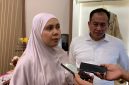 Owner Delana, Firtiani  (kiri) berkomitmen untuk melahirkan sebuah trend fashion yang memang tidak sekedar labelnya saja yang halal,tapi prosesnya dari hulu ke hilirnya. (Foto: dok..Mediakarya)