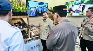 Prabowo Resmikan 166 SPPG Polri di Jawa Timur