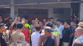 Kondisi saat ricuh penertiban Lapak pedagang di kecamatan Amandraya