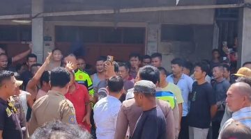 Kondisi saat ricuh penertiban Lapak pedagang di kecamatan Amandraya