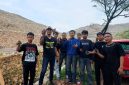 Para aktivis melepaskan ikan sapu-sapu di aliran kali yang berada di sekitar Tempat Pengolahan Sampah Terpadu (TPST) Bantargebang