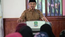 Plh Walikota Bekasi Abdul Harris Bobihoe