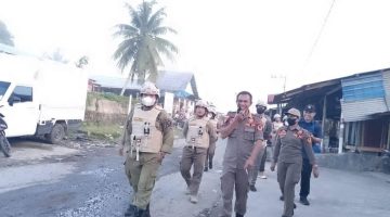 Satpol PP Nias Selatan saat akan melakukan penertiban 
