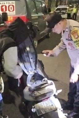 Polisi Amankan 8 Orang Saat Operasi Cipkon Di Jakpus