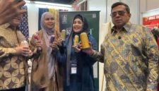 Melalui kolaborasi strategis antara Kain Halal by PT Milangkori Persada dan Delana Halal Fashion.