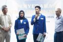ITPLN menyerahkan kontrak ikatan kerja kepada 108 mahasiswa untuk membuka peluang karier di PLN
