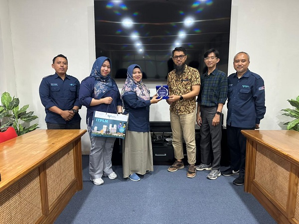ITPLN melakukan benchmarking ke Telkom University dan ULBI Bandung untuk memperkuat kurikulum berbasis AI.