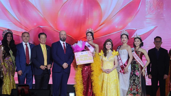 Nabila Fenelia resmi dinobatkan sebagai Miss Tourism Universe 2026 dalam grand final yang berlangsung meriah di Jakarta.