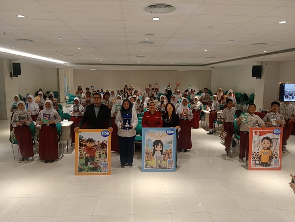SiDU bersama Perpusnas RI dan Majalah CIA menggelar pelatihan menulis bagi siswa SD. 