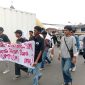 Mahasiswa dan Pemuda Utilitarianisme (SIMPUL) Saat Menggelar Unras Di Kantor BAZNAS