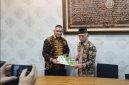 Konflik pengelolaan Universitas Batanghari Jambi masih berlanjut meski putusan Mahkamah Agung telah inkracht.