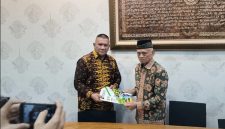 Konflik pengelolaan Universitas Batanghari Jambi masih berlanjut meski putusan Mahkamah Agung telah inkracht.