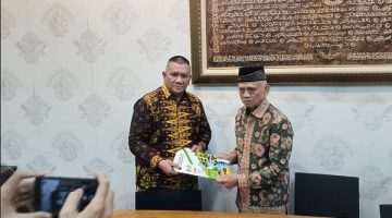 Konflik pengelolaan Universitas Batanghari Jambi masih berlanjut meski putusan Mahkamah Agung telah inkracht.