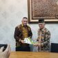 Konflik pengelolaan Universitas Batanghari Jambi masih berlanjut meski putusan Mahkamah Agung telah inkracht.