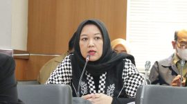 Yuke Yurike dorong DPRD DKI arahkan anggaran pro buruh. Soroti upah rendah, outsourcing, dan perlindungan pekerja informal di Jakarta. (Foto: Dri)