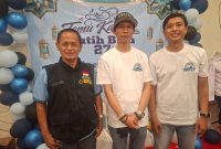Rijal Sudrajat, Kepsek SMPN 4 Tambun Selatan  (kiri) Ketua panitia pelaksana, Hernanda (tengah) inisiator acara temu kangen,  Remo Santoso (kanan) Foto: dok. Mediakarya