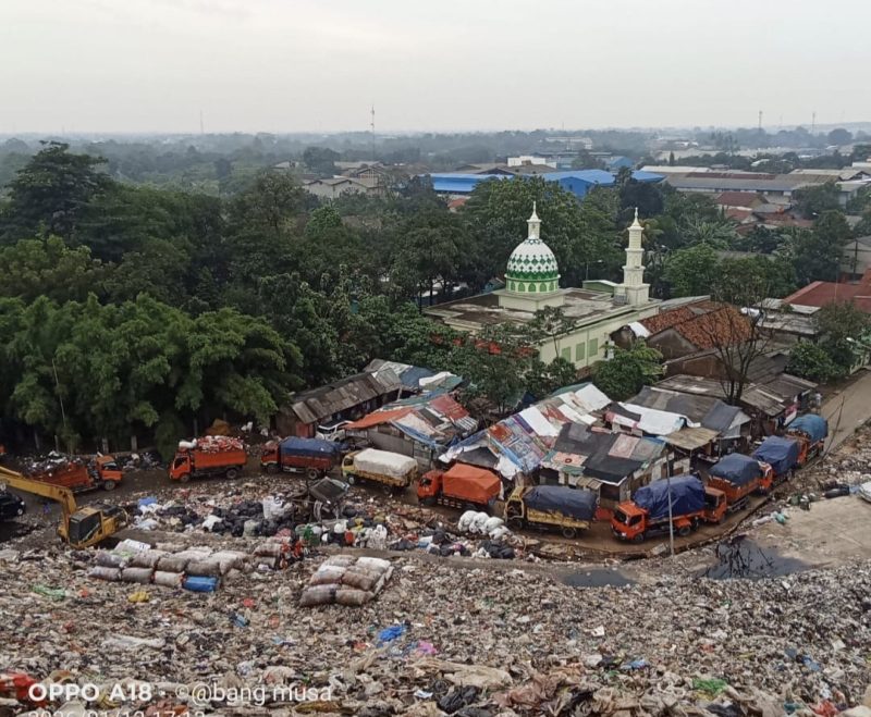 Tumpukan sampah yang menjadi pemandangan sehari hari di wilayah Bantargebang. 