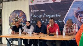 Ketua Umum Kopkar Forindo, Muhajir saat menjawab sejumlah pertanyaan dari wartawan (Foto: Adit/ Mediakarya)
