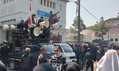 Dapat Perlawanan dari Ratusan Massa, Eksekusi Pengosongan Lahan di Kota Bandung Gagal