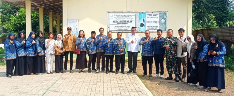 Tim Satuan Tugas (Satgas) Pengawasan Makan Bergizi Gratis (MBG) tingkat Kecamatan Setu melakukan kunjungan pengawasan ke Satuan Pelayanan Pemenuhan Gizi (SPPG) Cijengkol 02
