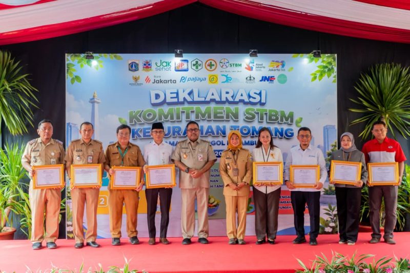 Bank Jakarta membangun satu unit MCK komunal di Kelurahan Tomang, Jakarta Barat. 