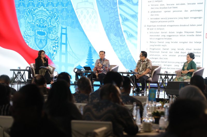 Dirjen Keuda Kemendagri Ahmad Fatoni (dua dari kiri) saat Regional Financial Discussion bertema “Pengelolaan Keuangan Daerah dan Creative Financing” yang berlangsung di Grand Ballroom Yogyakarta Marriott Hotel, Kamis (4/6/2026).