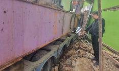 Kendaraan Pengangkut Alat Berat Amblas, Proyek Balai Patriot Terganggu