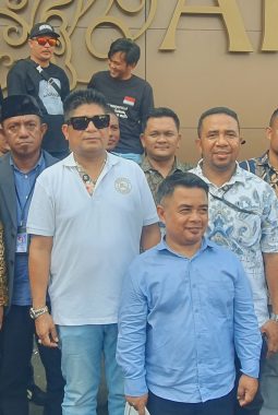 Niko Kilykily dan Grib Jaya Bela pengembalian Hak Tanah Ahli Waris Atas Club De Arjuna
