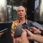 Sekretaris Pendidikan Indonesian Audit Watch (IAW), Iskandar Sitorus ketika diwawancara awak media di gedung KPK