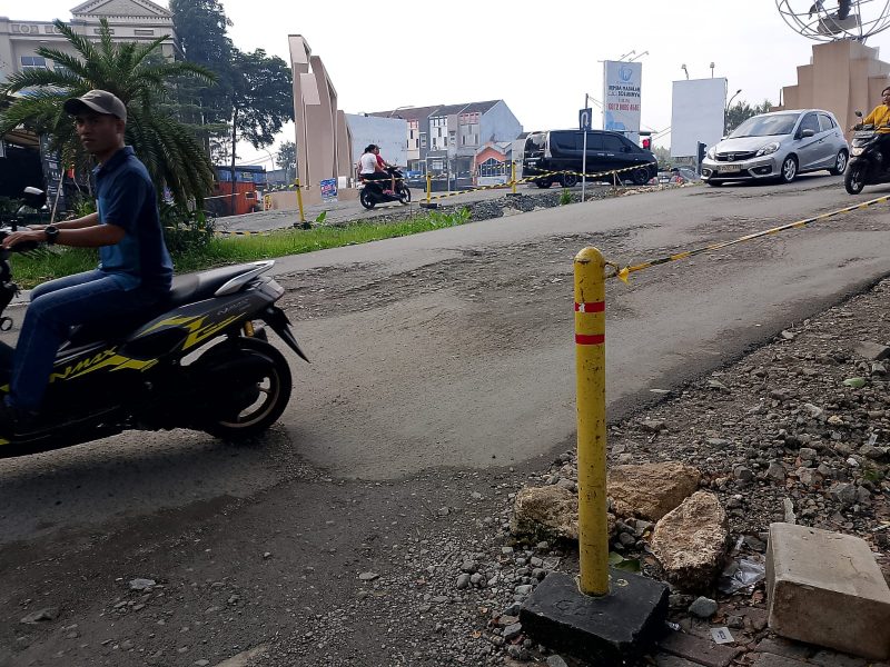 Kondisi tanggul Grand Galaxy City (GGC) yang belum dibongkar 
