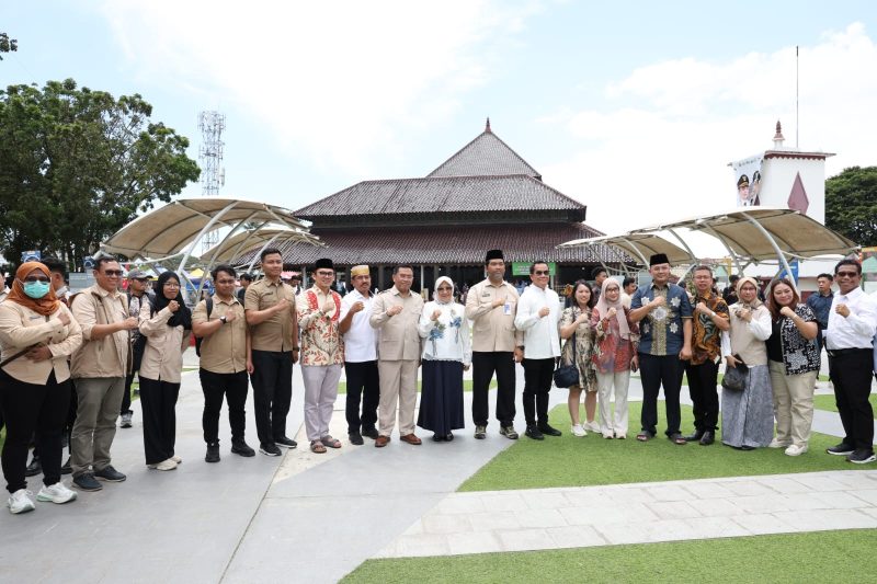 Foto: Peletakan batu pertama pembangunan SPPG Masjid Ats-Tsauroh, Serang
