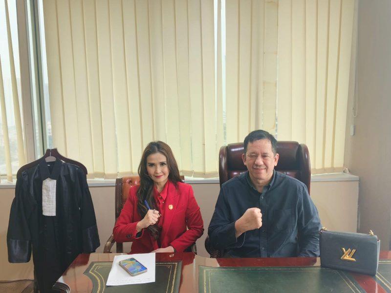 Derek Prabu Maras bersama kuasa hukum Yuli Yanti Hutagaol, S.H., M.H., C.Med., CRA.