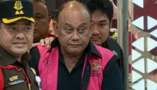 Eks Kepala BGN Dadan Hindayana saat ditahan Kejagung