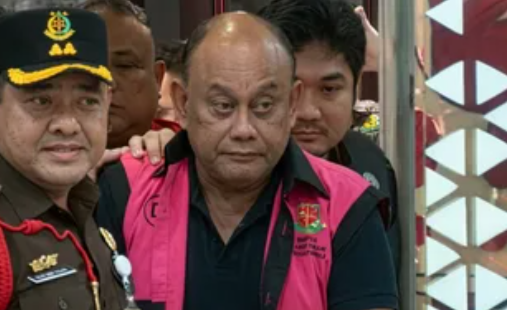 Eks Kepala BGN Dadan Hindayana saat ditahan Kejagung