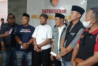 Koalisi Masyarakat Kota Sukabumi saat  mendatangi Markas Kepolisian Resor (Polres) Sukabumi Kota. (Foto: Eka)
