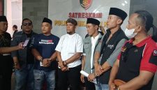 Koalisi Masyarakat Kota Sukabumi saat mendatangi Markas Kepolisian Resor (Polres) Sukabumi Kota. (Foto: Eka)