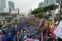Ribuan massa dari masyarakat dan mahasiswa saat melakukan aksi dan menyuarakan 5 tuntutan. (Foto: Istimewa)