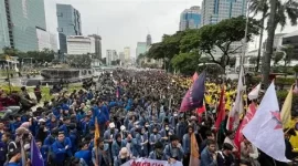 Ribuan massa dari masyarakat dan mahasiswa saat melakukan aksi dan menyuarakan 5 tuntutan. (Foto: Istimewa)