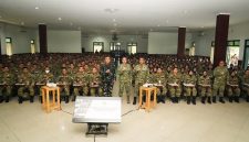 Pangdam Jaya Letjen TNI Deddy Suryadi memberikan pembekalan kepada peserta Diklat SPPI Koperasi Desa/Kelurahan Merah Putih dan Kampung Nelayan Merah Putih 2026.