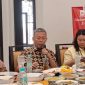 Prasetyo Edi Marsudi (tengah)