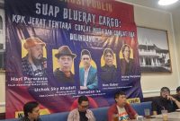 Direktur Eksekutif Studi Demokrasi Rakyat (SDR), Heri Purwanto (kanan)