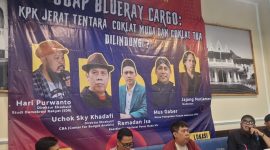 Direktur Eksekutif Studi Demokrasi Rakyat (SDR), Heri Purwanto (kanan)