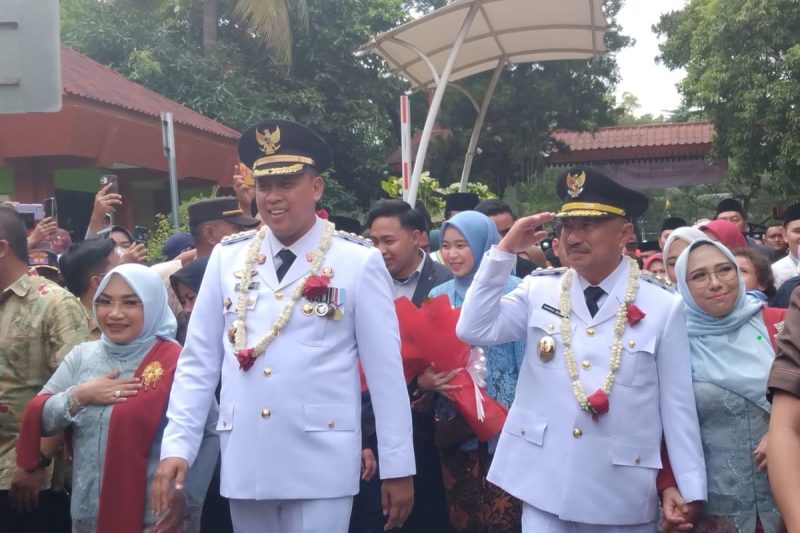 Wali Kota Bekasi tri Adhianto dan  Wakil Wali Kota Harris Bobihoe ( Foto: Ist)