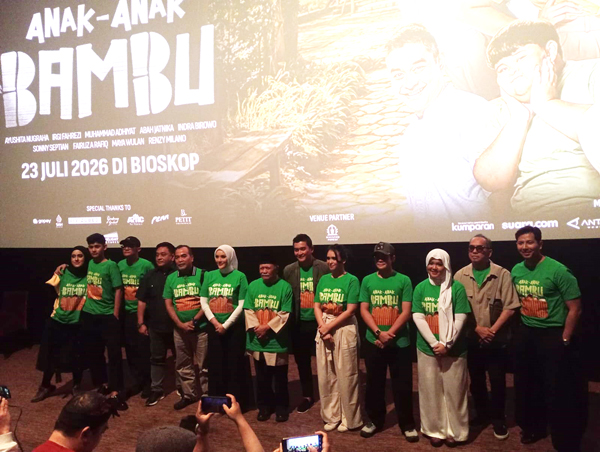 Para pemain dan kru film Anak-Anak Bambu saat press screening di Epicentrum. (Foto: Hab)