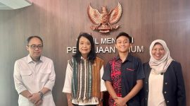 Azka Abdul Malik Albayroni (dua dari kanan) bersama Wamen PU Diana Kusumastuti (dua dari kiri). 
