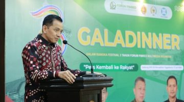 Anggota DPD RI asal Daerah Istimewa Yogyakarta (DIY), Syauqi Soeratno saat Gala Dinner Hari Ulang Tahun (HUT) ke-3 Forum Pimpinan Redaksi Multimedia Indonesia (FPRMI) yang digelar di Gedung DPD RI Yogyakarta. 