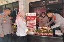 Direktur Siber Polda Metro Jaya Kombes Pol Raden Bagoes Wibisono saat mengunjungi Polsek Bekasi Barat
