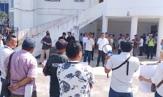 Puluhan Wartawan Nias Selatan Geruduk Kantor Bupati, Tuntut Kadis Kominfo Dicopoti