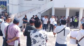 Puluhan Wartawan di Nias Selatan gelar unjuk rasa di kantor Bupati